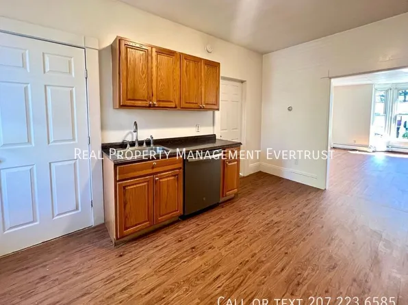 246 Cumberland St #1, Westbrook, ME 04092