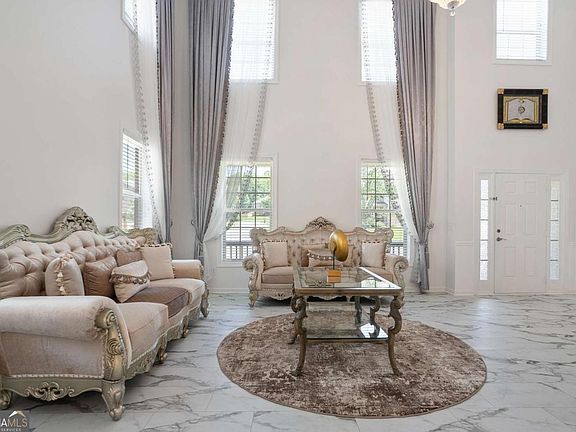 4th image of 785 Streamview Way