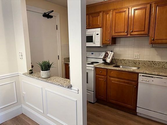 5th image of 15 Davis Rd APT B11