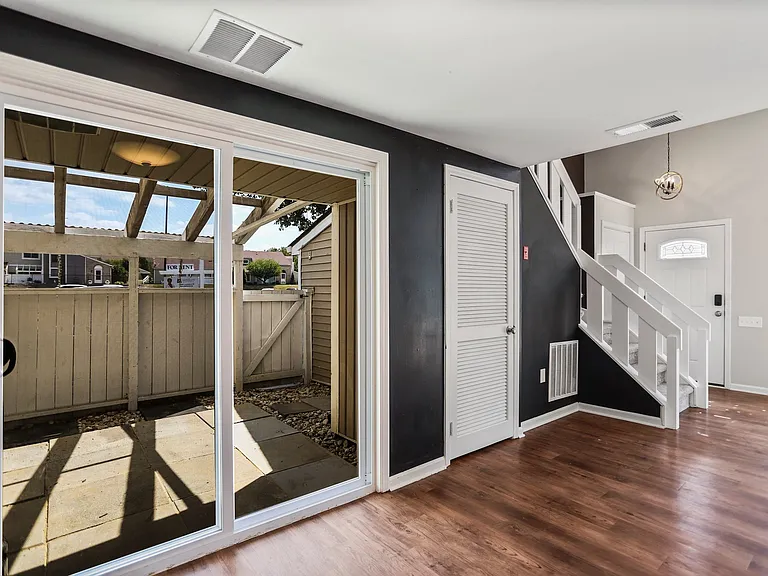 1523 Kensington Dr — Photo 18