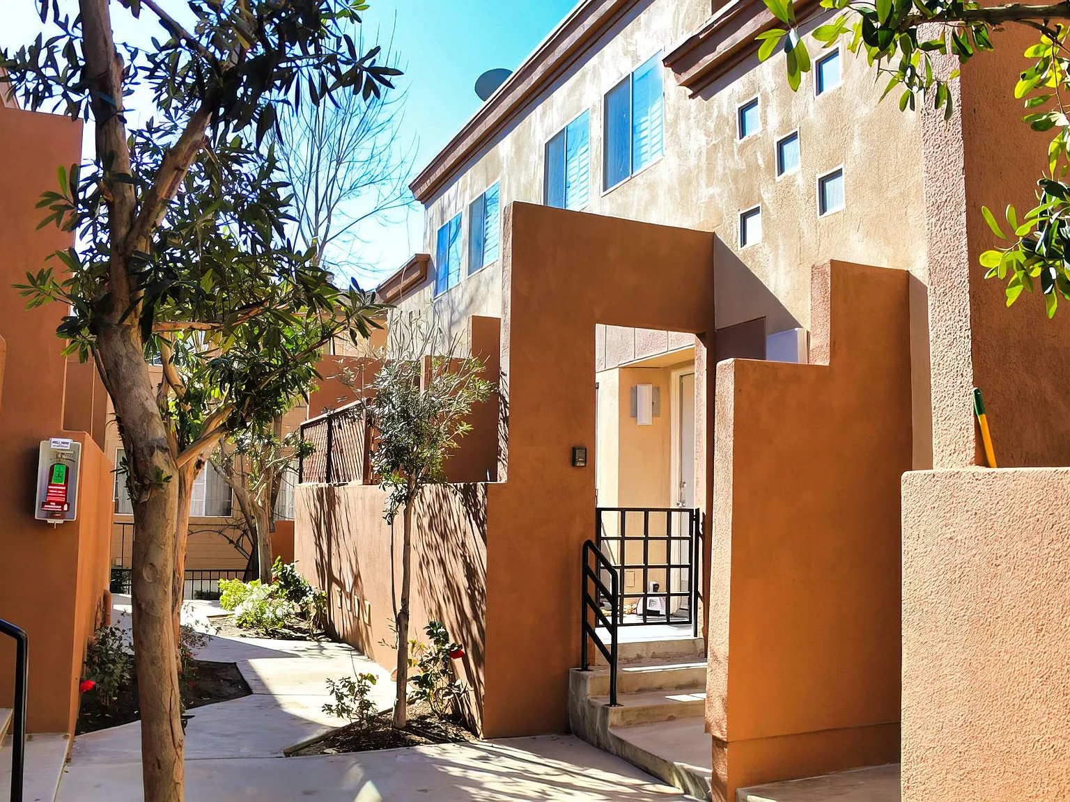 Topanga Townhomes — Photo 2
