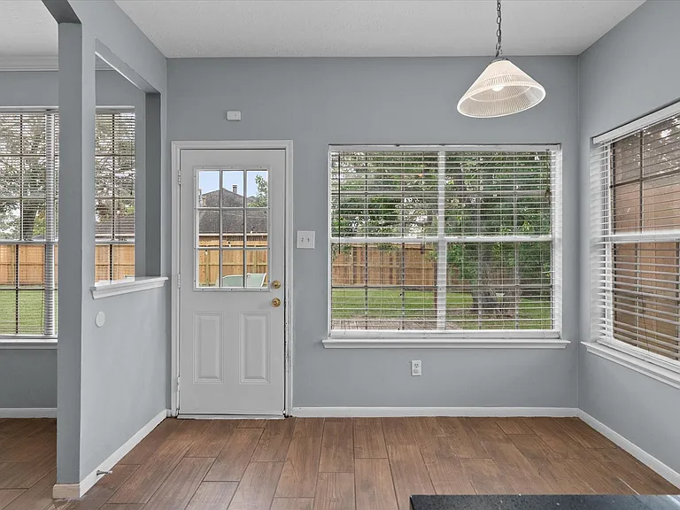 4915 Stone Harbor Dr — Photo 12
