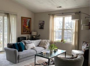 7134 S Stratton Ln, Gurnee, IL 60031