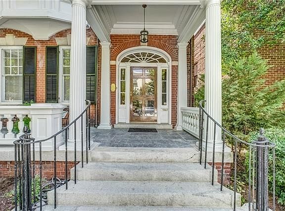 4th image of 1211 W Franklin St