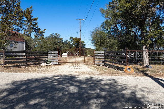 1st image of 422 Mountain Dr