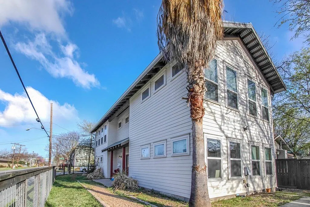 6 bed, 2308 sqft, $4,800 — Photo 1