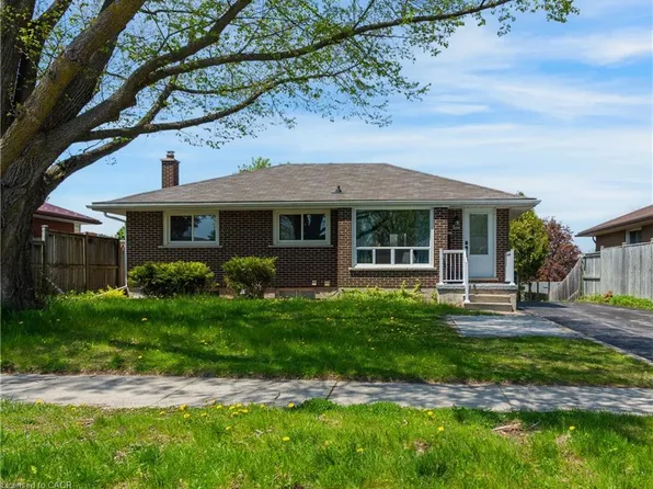 100 Lauris Ave, Cambridge, ON N1R 5L4