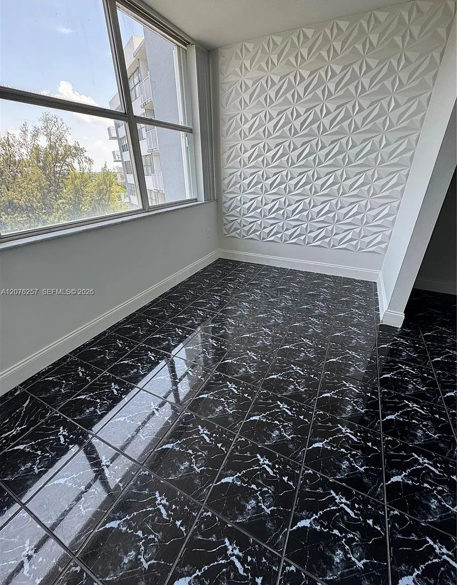 Wilshire Condo — Photo 3