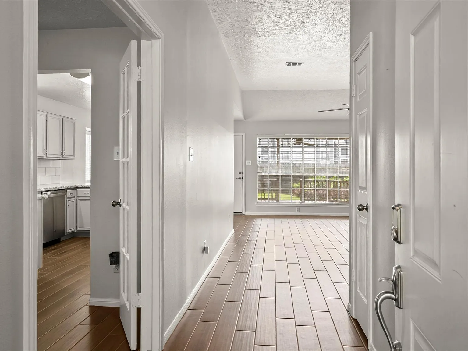 4 bed, 2.0 bath, 1765 sqft, $2,200 — Photo 3