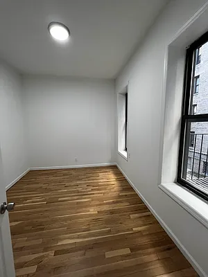 Rented by Salon Realty Corp | media 31