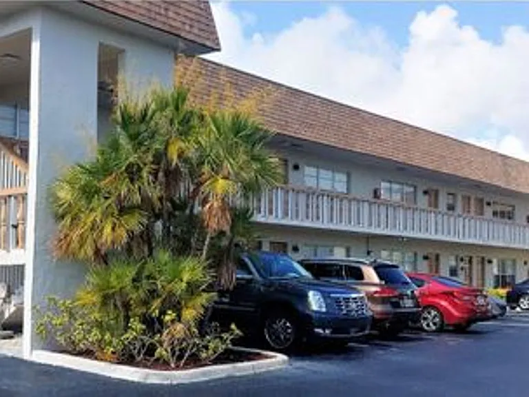 310 Lake Shore Dr West Palm Beach, FL 33403 — Photo 8