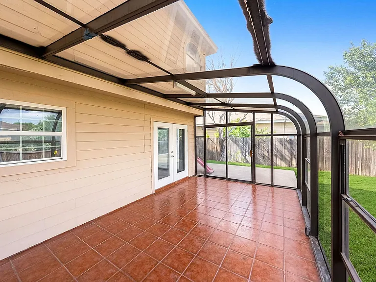 4902 Crestwood Hill Dr — Photo 42