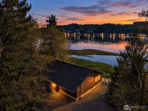 730 E North Bay Road, Allyn, WA 98524