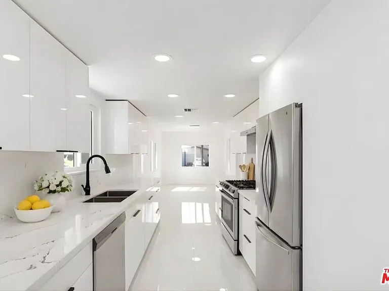 2522 Armacost Ave — Photo 11