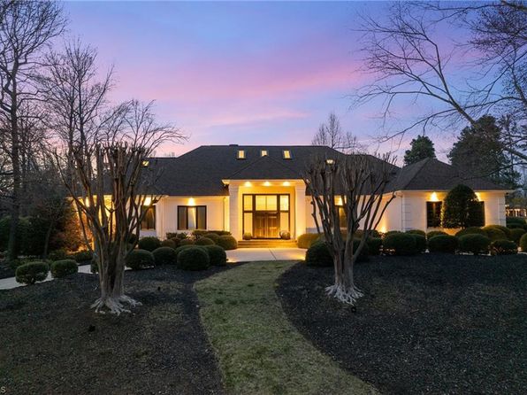 11 Monmouth Ct, Greensboro, NC 27410