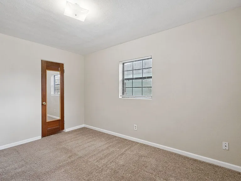 2028 Albert Lee Pkwy — Photo 13