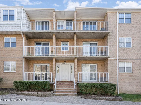 65 Elmwood Park Dr APT 20B, Staten Island, NY 10314