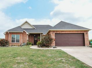1077 Christie Ln, Terrell, TX 75161
