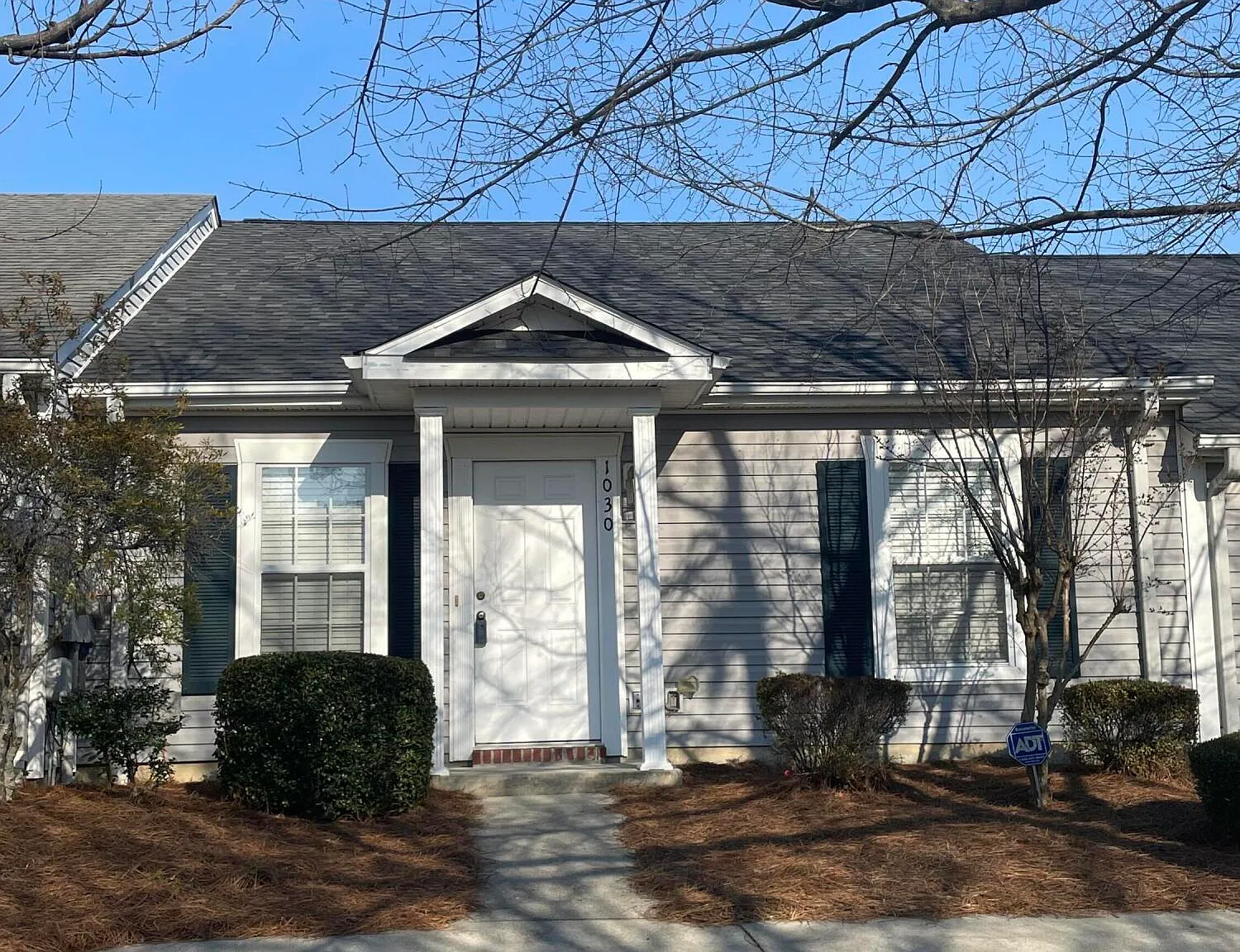 2 bed, 2.0 bath, 1100 sqft, $1,260 — Photo 1