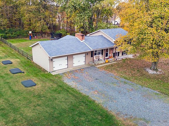 5th image of 22 Newlin Dr