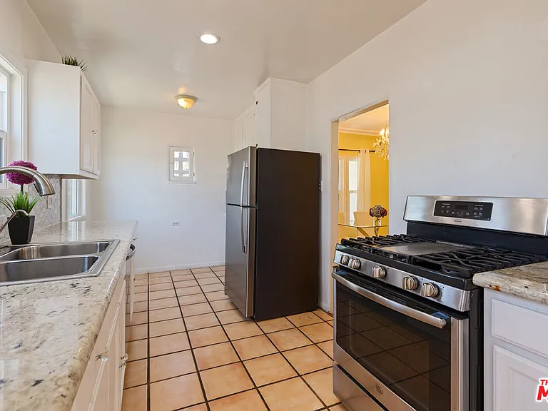 1433 Livonia Ave — Photo 12