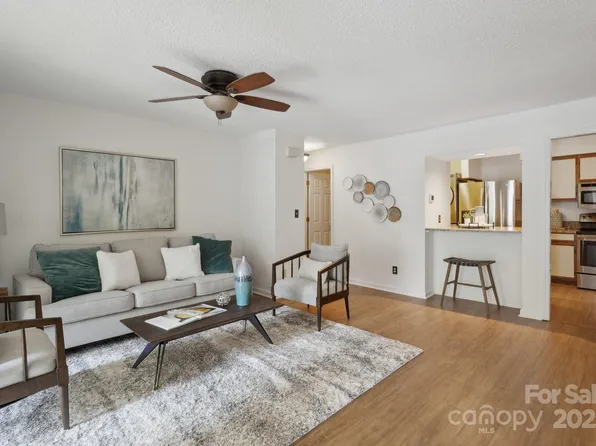 1052 Churchill Downs Ct, Charlotte, NC 28211