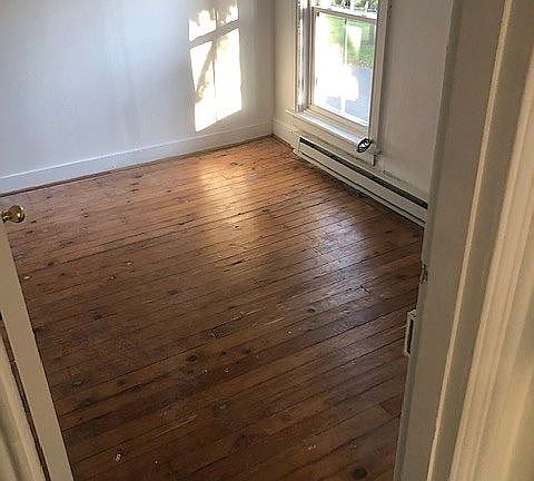 4th image of 43 Thompson St