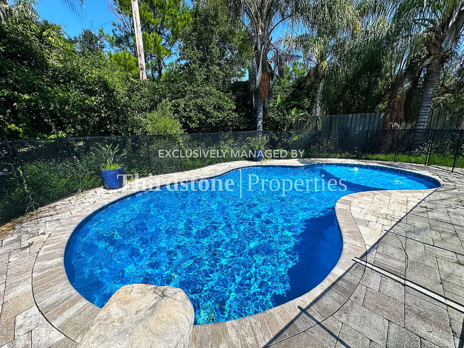 Private Pool Home in the Heart of Mandarin — Photo 3