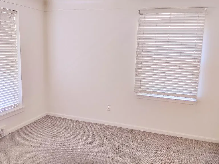 9928 Roseland St — Photo 2
