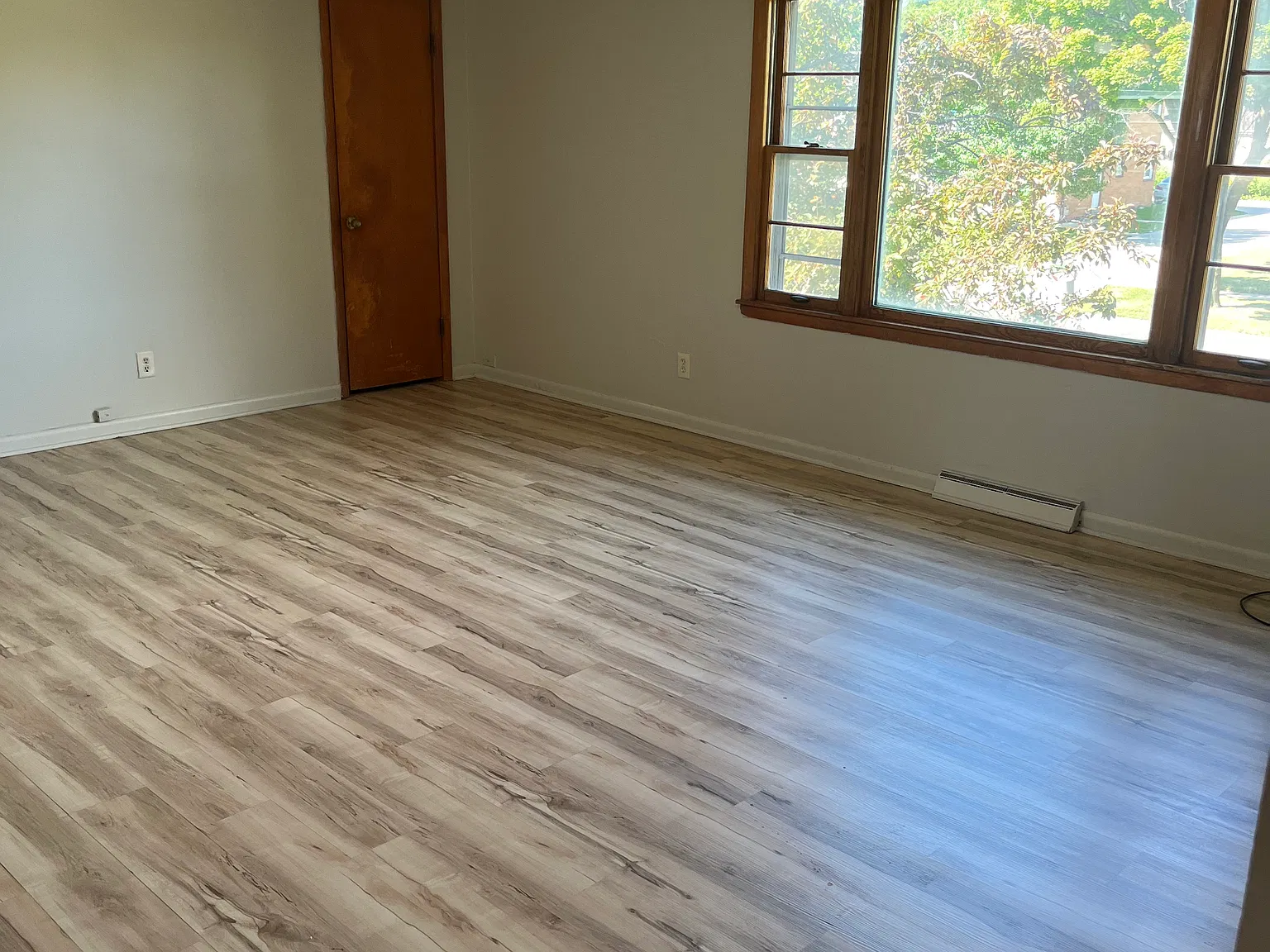 3 bed, 1300 sqft, $1,250 — Photo 2