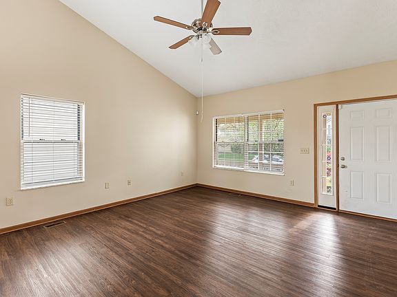 4th image of 2157 Dunkeld Dr