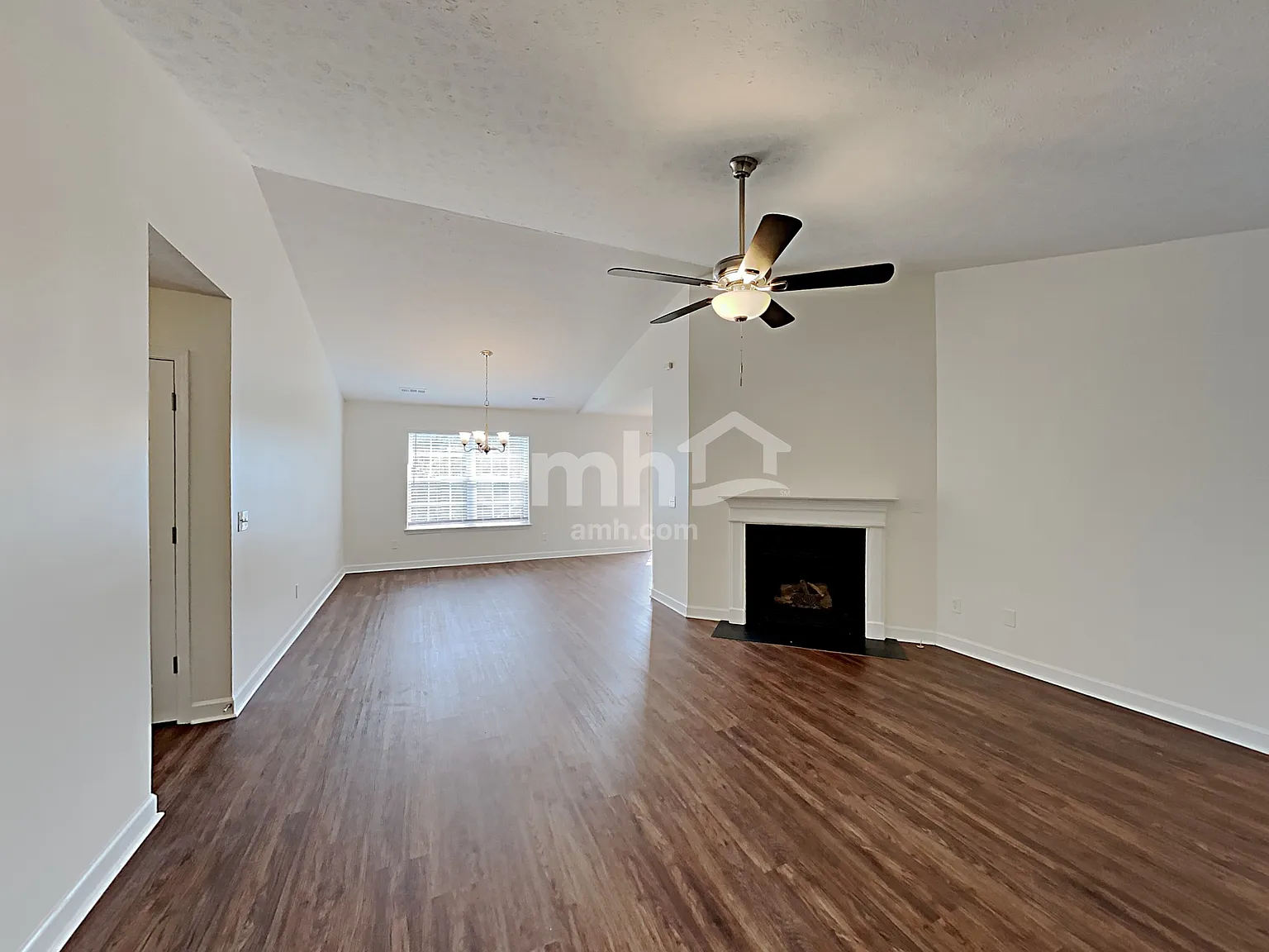 4 bed, 2.0 bath, 2042 sqft, $2,600 — Photo 4