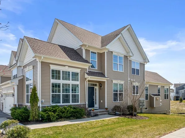 69 Glen Ellen Blvd #69, Millis, MA 02054