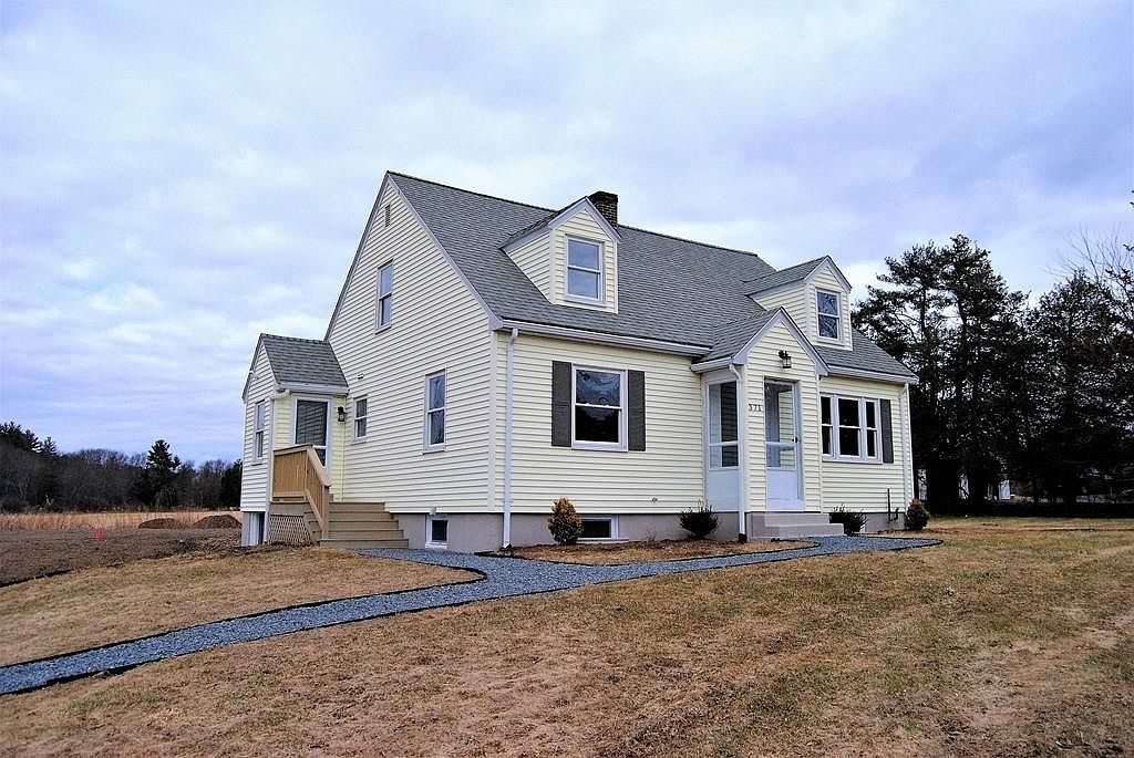 371 Village St, Millis, MA 02054 Zillow