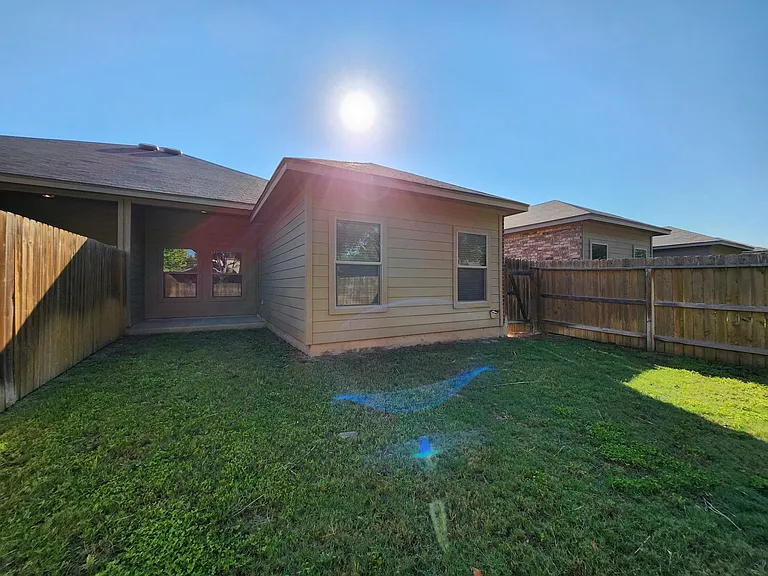 1221 Old FM 306 — Photo 23