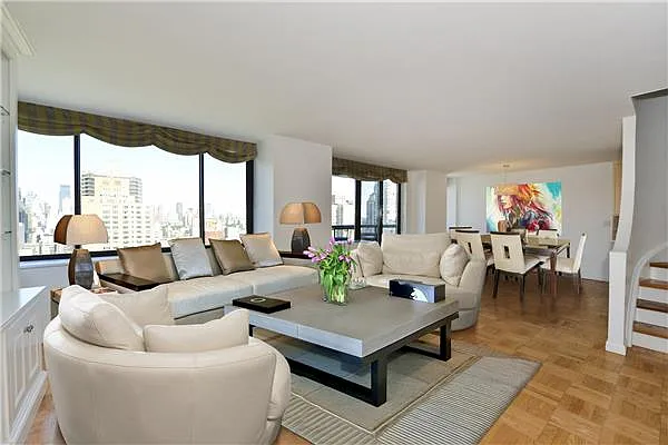 Sold by Century 21 Metropolitan | media 1