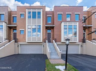 10 Bryn Mawr Ct, Albany, NY 12211