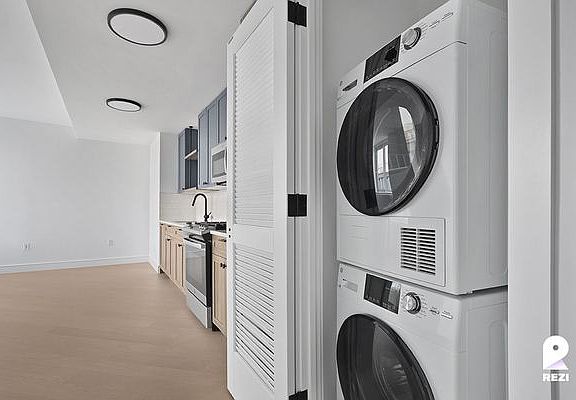 5th image of 3620 Steinway St APT 203