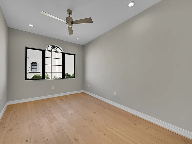 2254 SE 7th St — Photo 27