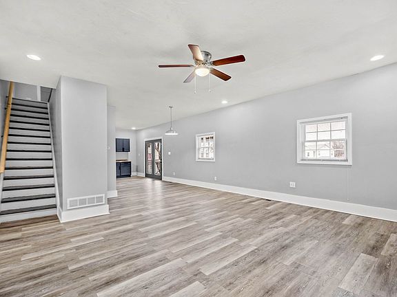 3rd image of 32 Adrian St