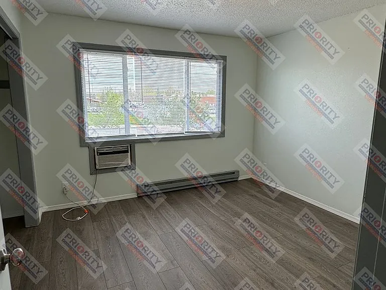 614 Vivian St — Photo 5
