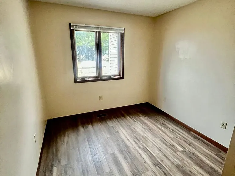 Thompson Apartments — Photo 28