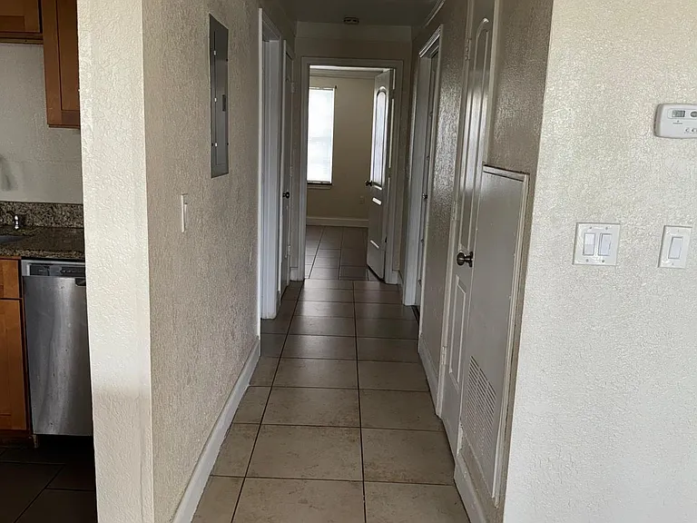 3926 Versailles Dr #B — Photo 9