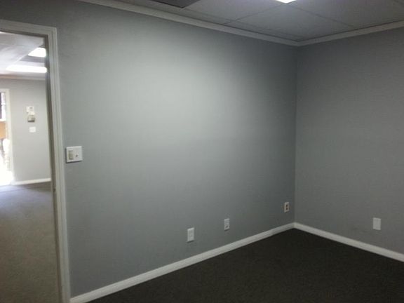 2nd image of 900 W 17th St Ste B