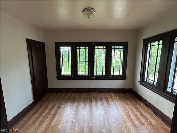 3rd image of 228 Cole Ave