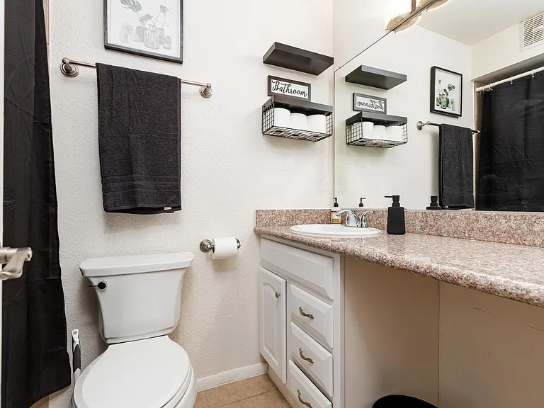8055 E Thomas Rd — Photo 10