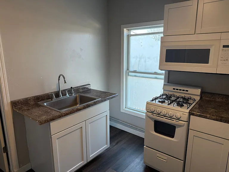 105 Main St S #10 — Photo 3