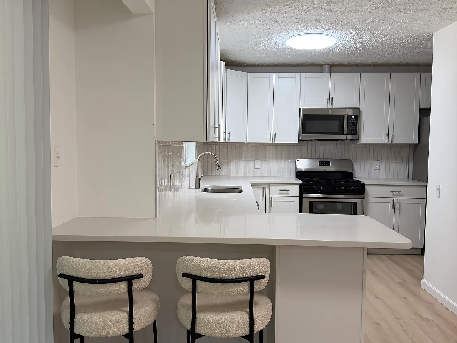 3 bed, 1882 sqft, $2,300 — Photo 1