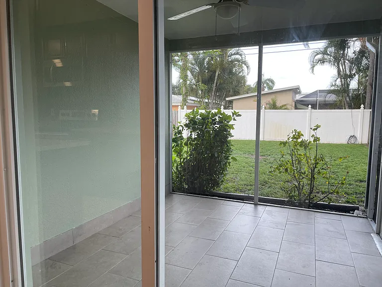 1395 Ambassador Dr — Photo 16
