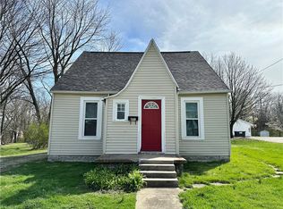 847 C St, Charleston, IL 61920